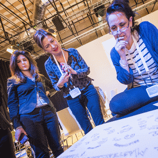 caroline chapple London graphic recorder and onlookers looking at her work